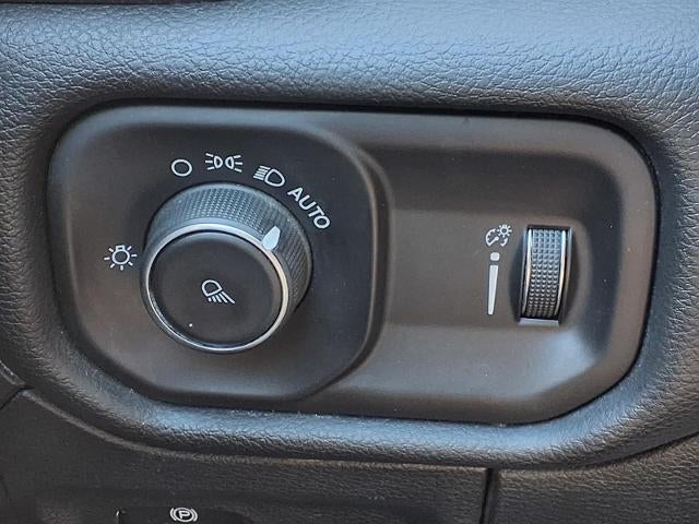 2024 RAM 1500 Laramie Crew Cab 4x2 5'7" Box