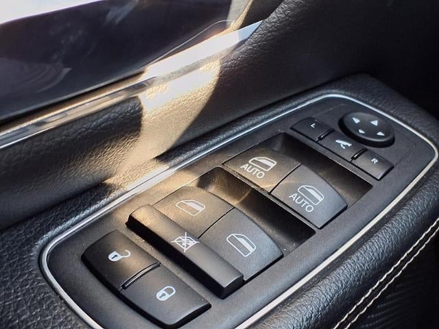 2024 RAM 1500 Laramie Crew Cab 4x2 5'7" Box