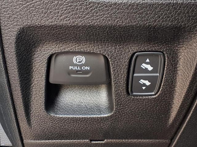 2022 RAM 1500 Lone Star Crew Cab 4x4 5'7" Box