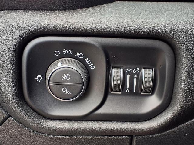 2025 RAM 1500 Lone Star Crew Cab 4x4 5'7" Box