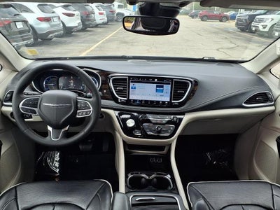 2023 Chrysler Pacifica Hybrid Limited