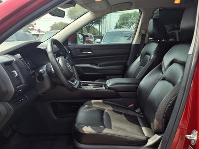 2023 Nissan Pathfinder SL FWD