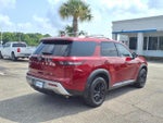 2023 Nissan Pathfinder SL FWD