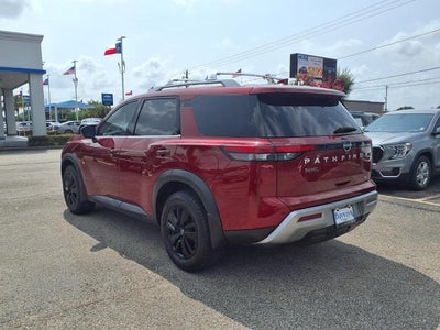 2023 Nissan Pathfinder SL FWD
