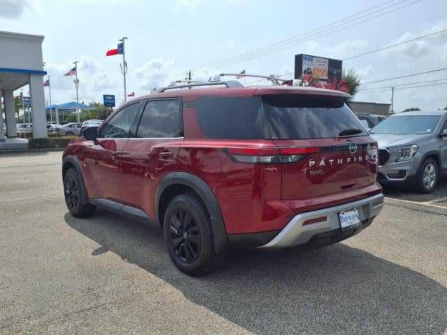 2023 Nissan Pathfinder SL FWD