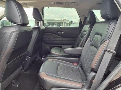 2023 Nissan Pathfinder Platinum 4WD