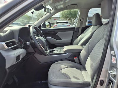 2022 Toyota Highlander LE