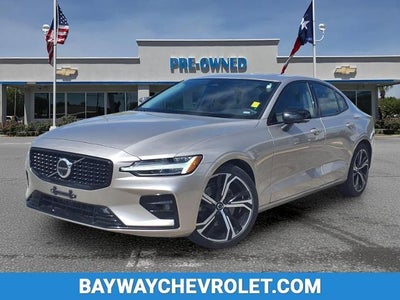 2024 Volvo S60 Plus Dark Theme