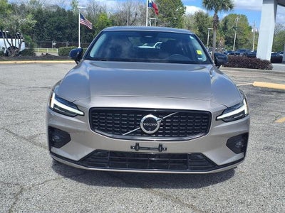 2024 Volvo S60 Plus Dark Theme