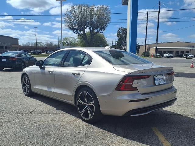 2024 Volvo S60 Plus Dark Theme