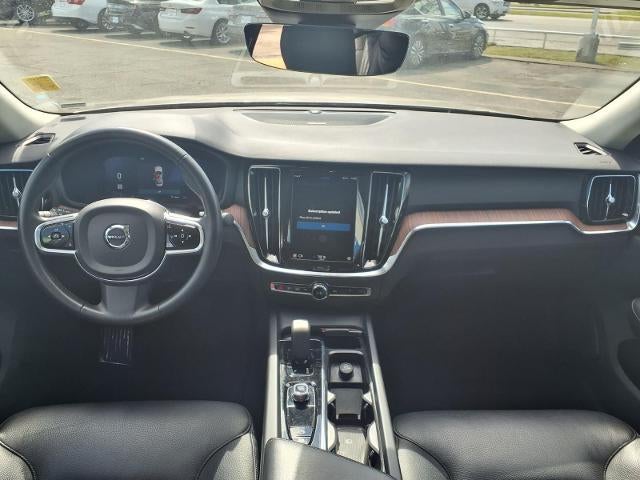 2024 Volvo S60 Plus Dark Theme