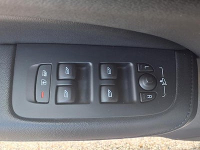 2024 Volvo S60 Plus Dark Theme