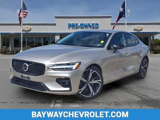 2024 Volvo S60 Plus Dark Theme